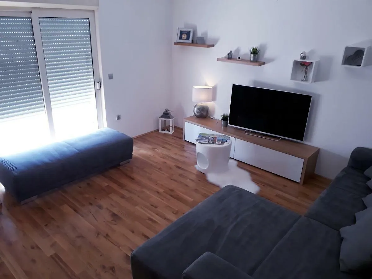 Apartment N&B ザダル