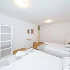  Apartament Apartman